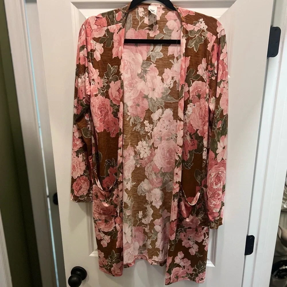 3/$19 Sew in Love floral open front lightweight cardigan